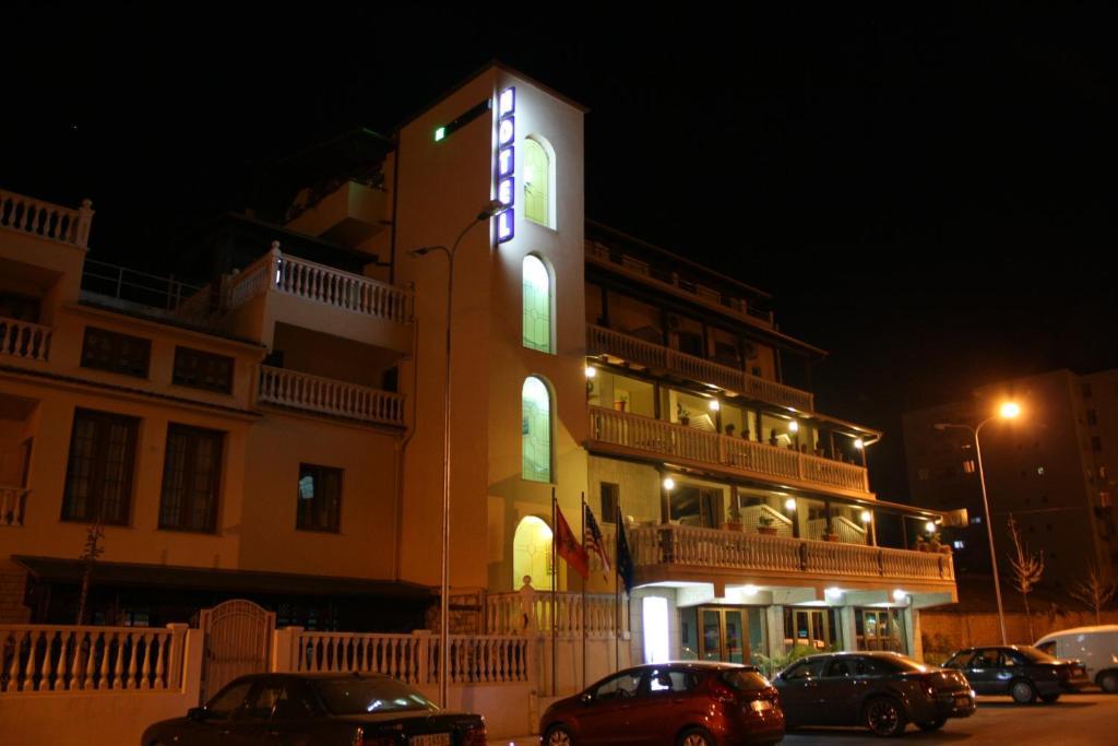 Hotel Martini วญอเรอ ภายนอก รูปภาพ